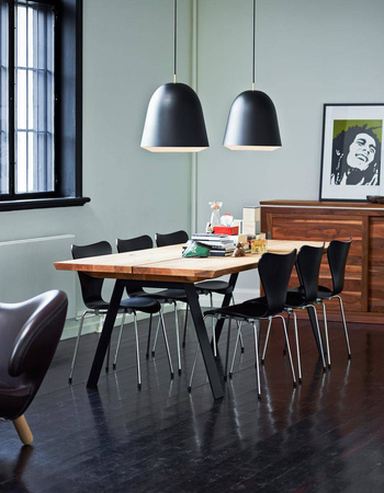 Lampa wisząca CACHÈ średnia 30 cm czarna Le Klint