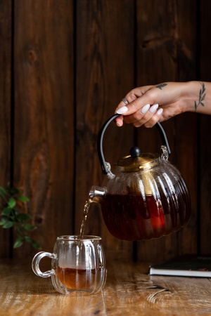 Zaparzacz do herbaty 1000ml złoty Volare Vialli Design