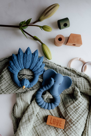 Gryzak zabawka z naturalnego kauczuku Słonik Matruba