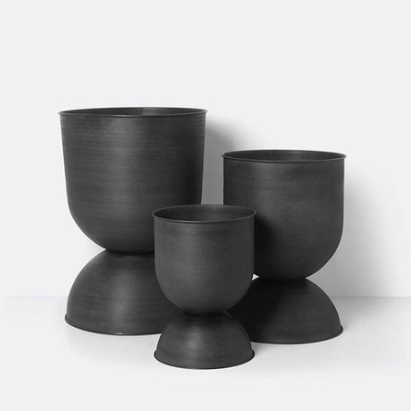 Doniczka Hourglass czarna mała ferm LIVING