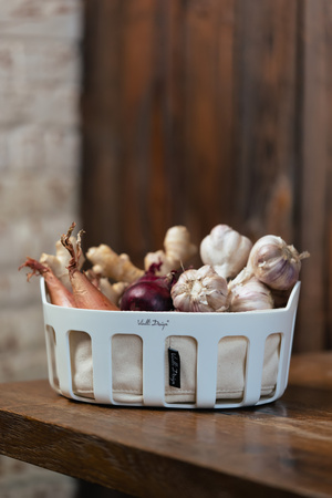 Koszyk na pieczywo z bawełnianym wkładem Livio biały Vialli Design