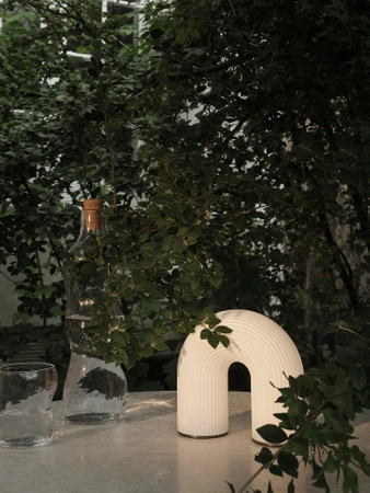 Lampa Vuelta przenośna ferm LIVING