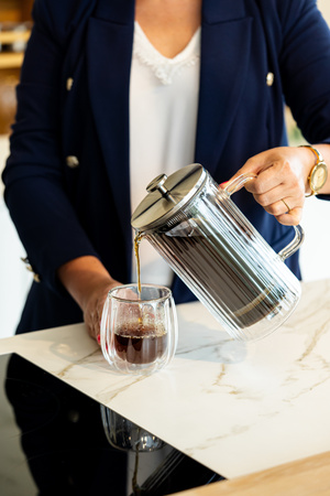 Zaparzacz do kawy i herbaty z podwójną ścianką 1000 ml Tulip srebrny mat Vialli Design