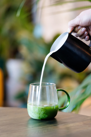 Komplet 2 szklanek z zielonym uchem 400 ml Bolla Vialli Design