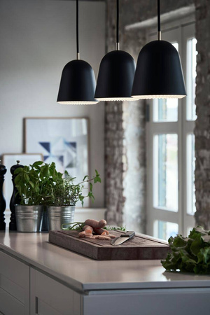 Lampa wisząca CACHÈ średnia 30 cm czarna Le Klint
