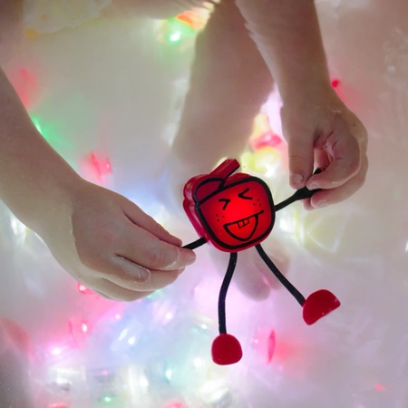 Glo Pals, Postać do kąpieli Sammy - zestaw z dwiema kostkami sensorycznymi świecącymi w wodzie