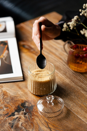 Cukiernica szklana z pokrywką 250 ml Mia Vialli Design