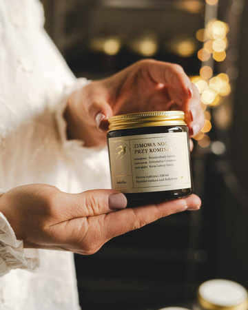 Świeca sojowa Zimowa Noc Przy Kominku Jaskółka