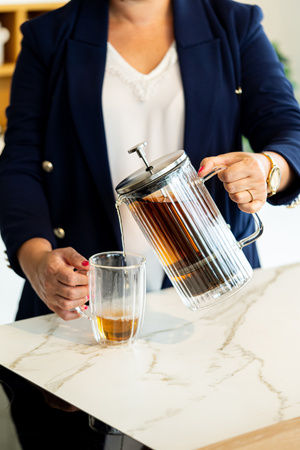 Zaparzacz do kawy i herbaty z podwójną ścianką 1000 ml Tulip srebrny mat Vialli Design