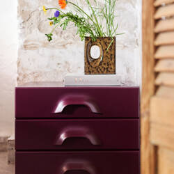 Komoda szafka nocna z 3 szufladami fioletowa HK Living