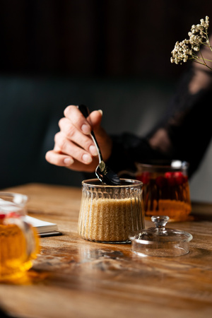 Cukiernica szklana z pokrywką 250 ml Mia Vialli Design