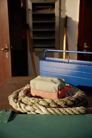 Kosmetyczka szary rekin + koralowy róż Sticky Lemon