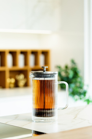 Zaparzacz do kawy i herbaty z podwójną ścianką 1000 ml Tulip srebrny mat Vialli Design