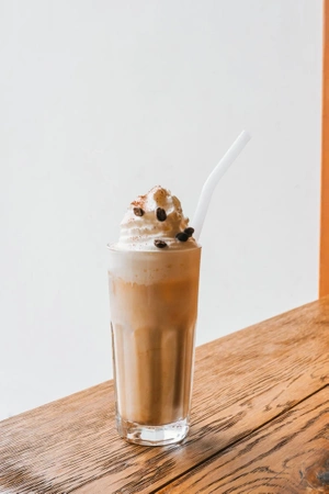 Słomki szklane białe zakrzywione 23cm zestaw 6 sztuk ze szczoteczką Vialli Design