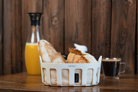 Koszyk na pieczywo z bawełnianym wkładem Livio biały Vialli Design