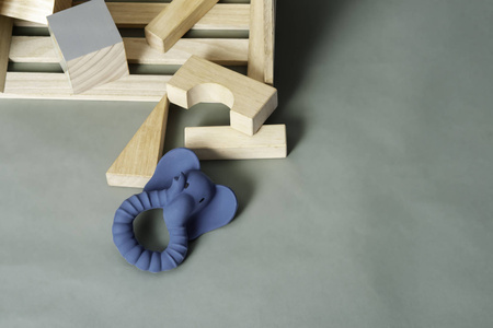 Gryzak zabawka z naturalnego kauczuku Słonik Matruba