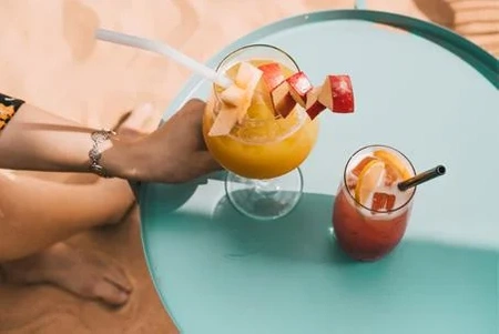 Słomki szklane białe zakrzywione 23cm zestaw 6 sztuk ze szczoteczką Vialli Design