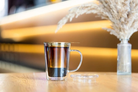 Szklanka z podwójną ścianką z zaparzaczem Amo 300 ml Vialli Design