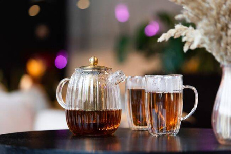 Zaparzacz do herbaty 1000 ml Tulip złoty mat Vialli Design