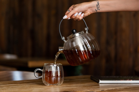 Zaparzacz do herbaty 1000ml srebrny Volare Vialli Design