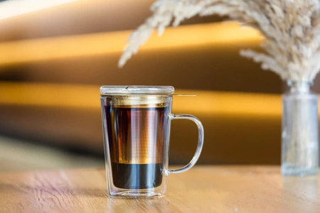 Szklanka z podwójną ścianką z zaparzaczem Amo 300 ml Vialli Design