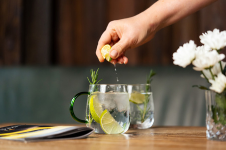 Komplet 2 szklanek z zielonym uchem 400 ml Bolla Vialli Design