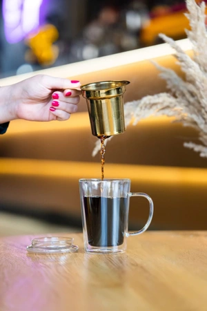 Szklanka z podwójną ścianką z zaparzaczem Amo 300 ml Vialli Design