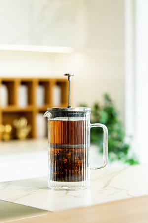 Zaparzacz do kawy i herbaty z podwójną ścianką 1000 ml Tulip srebrny mat Vialli Design