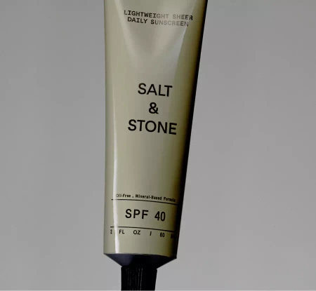Lekki krem przeciwsłoneczny na co dzień SPF 40 Salt & Stone