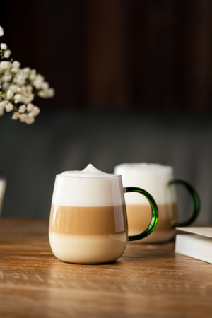 Komplet 2 szklanek z zielonym uchem 400 ml Bolla Vialli Design