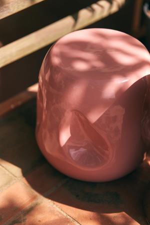 Stolik ceramiczny Currents różowy HK living