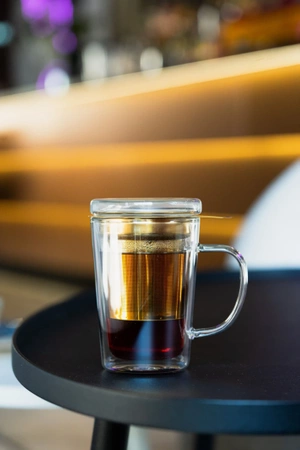 Szklanka z podwójną ścianką z zaparzaczem Amo 300 ml Vialli Design