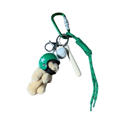 Brelok zawieszka do torebki Miś w zielonym kasku Louisa lee