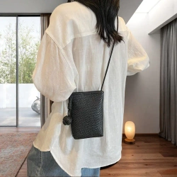 Torebka czarna na telefon